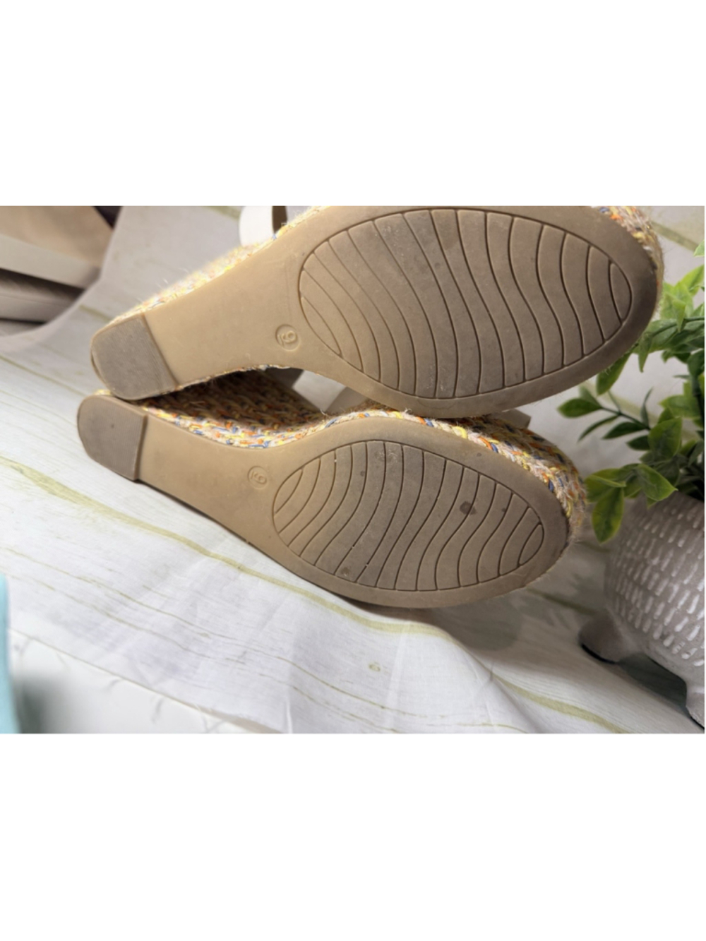 Michael by Michael Shannon White Wedges Size 9 - Picture 4 of 7